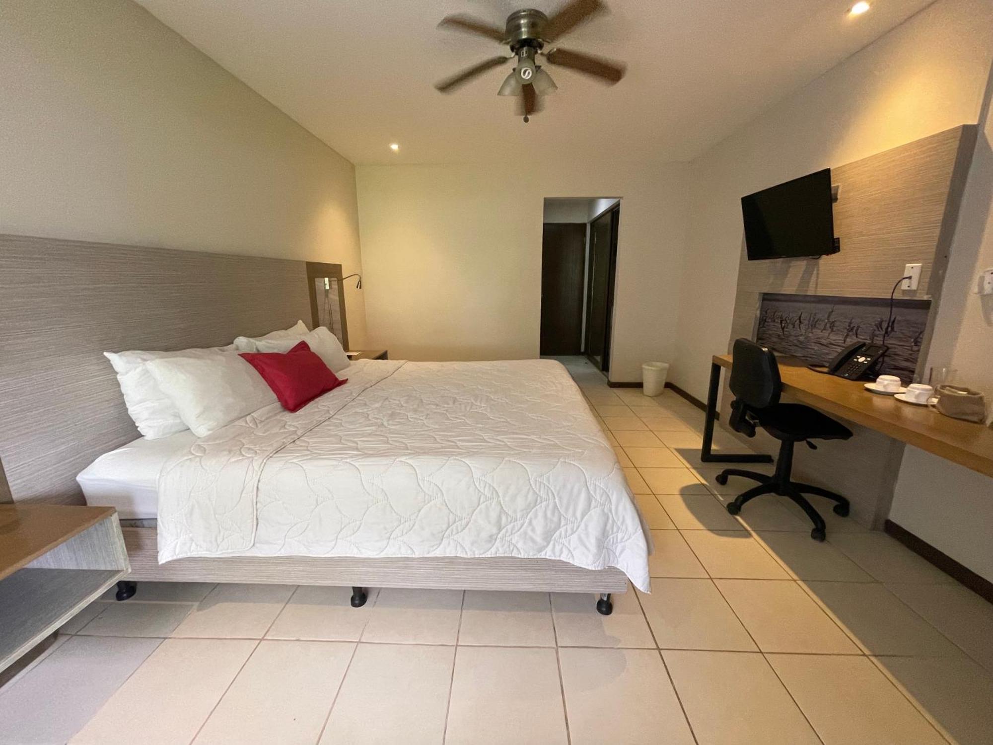 Puerto Azul Hotel Пунтаренас Экстерьер фото